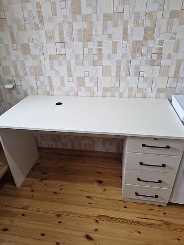 məktəb lovhəsi: Ağ rəngli iş/oxu masası - Minimalist dizayn, düz və geniş iş səthi - — 1