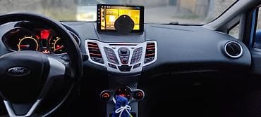 Ford Fiesta, mavi rəng, 5 qapılı hetçbek. Xüsusiyyətlər: - Avtomatik — 8