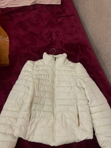 uzun kurtqa: Qadınlar üçün yüngül puf şişmə kurtka. - Rəng: krem/ağ - Model: qısa — 2