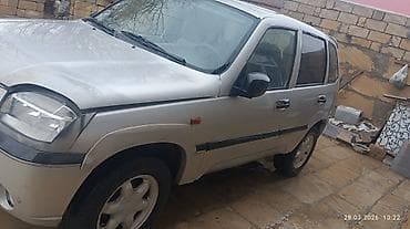 maşın satışı kredit: Chevrolet Niva, gümüş rəng, 5 qapılı SUV. Əsas xüsusiyyətlər: - — 4