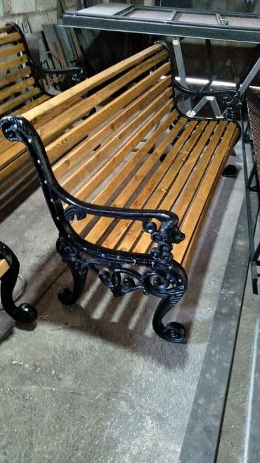 Daraq panellər: Park oturacaqları. Tökmə dəmirdən hazirlanir. 1,50 enində — 1