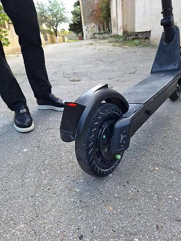 skuturlar: İşlənmiş Elektrik samokat 10", > 1000 Vt, 36 - 45 km/s, Ünvandan götürmə — 2