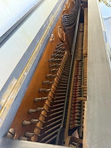 Musiqi alətləri: Antik piano . Almaniya Leipzig J.irmler təcili satılır. Əlaqə — 5