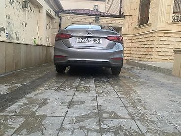 mersedes sedan: Hyundai Accent: 1.6 l | 2021 il Sedan — 8