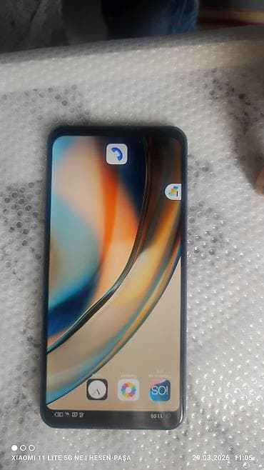 telfonlar: Redmi smartfon + 2 ədəd qab - Model: Redmi (arxa tərəfdə “Redmi” — 1