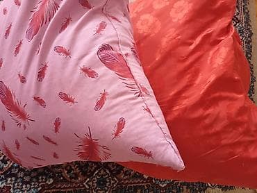 İki ədəd böyük ölçülü yastıq - Ölçü: təxminən 70x70 sm (kvadrat, iri