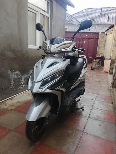 motosikler: Skuter – şəhər içi rahat və sərfəli hərəkət üçün Xüsusiyyətlər: - — 6
