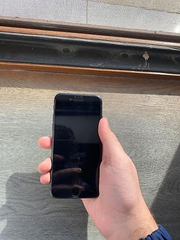 iphone 3gs: IPhone 8, 64 GB, Qara, Barmaq izi — 7