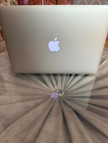 Apple MacBook: Macbook Air 2017 Yaddaş: 128 GB Ram: 8 GB Qrafik: İntel Hd Prossesor — 2
