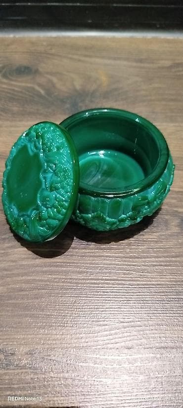 hamam ucun pərdə: Qədimi Malaxit şüşədən qızıl qabı. - Material: Malaxit rəngli — 2