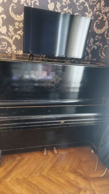 forte piyanino: Upright piano – klassik qara rəngdə, korpusu üzərində dekorativ — 2