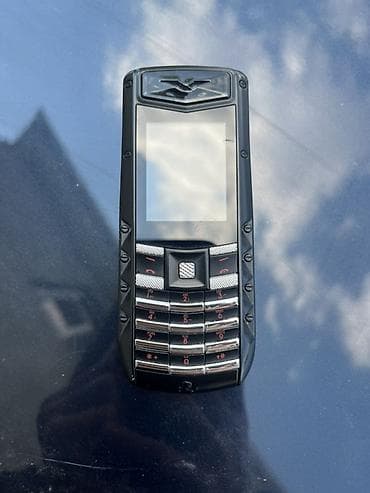 очки с камерой баку: Ferrari temalı lüks düyməli telefon - Korpus: qara rəng, mat-metal və — 6