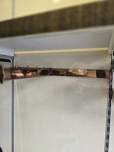 Полочные витрины: Butik üçün tam vitrin və mebel sistemi Tərkib: - Qızılı metal — 4