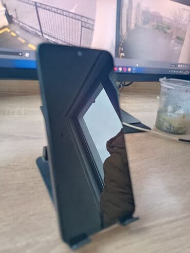 ТВ и видео: Xiaomi 11 Lite, 128 ГБ, цвет - Черный, 
 Кнопочный, Отпечаток пальца, Две SIM карты — 5