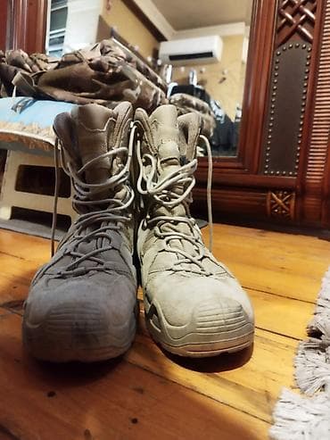 batinka: Taktiki/yürüş çəkmələri – bej/rəngli. voyeniy ayakablari ax geynilib — 3