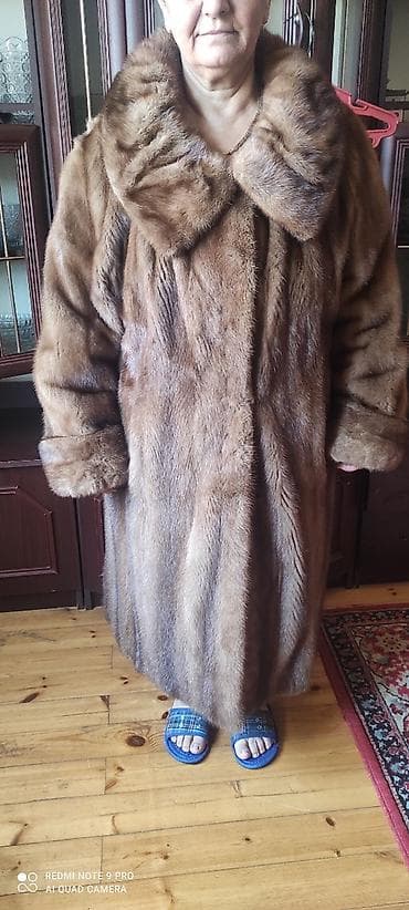 usta geyimi: John Dedis “Furs by JD” qadın kürkü - Material: təbii xəz (şinşilla — 3