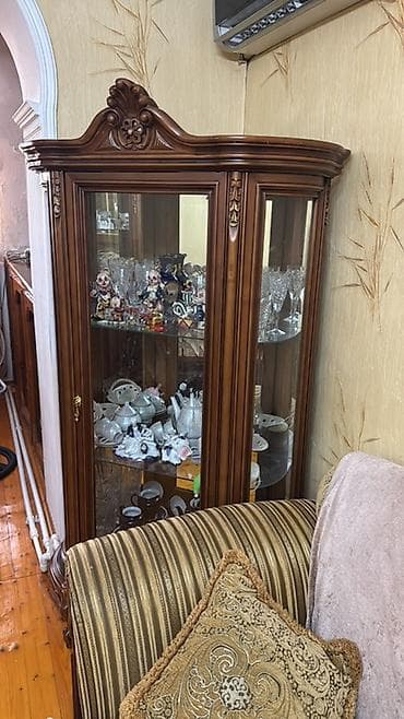 Klassik üslubda qonaq otağı mebel dəsti Tərkib: - 3 nəfərlik divan