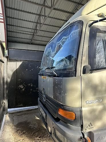 su radiatoru vaz: Mercedes-Benz Atego 1223 tentli yük maşını Xüsusiyyətlər: - Model — 3