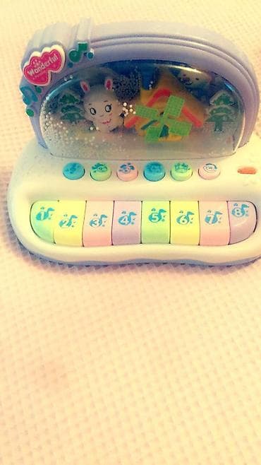 robot oyuncaq: Uwaq ucun oyuncaqdı oxuyur bır nece mahnısı var ıwıqı yanır ekranan — 1