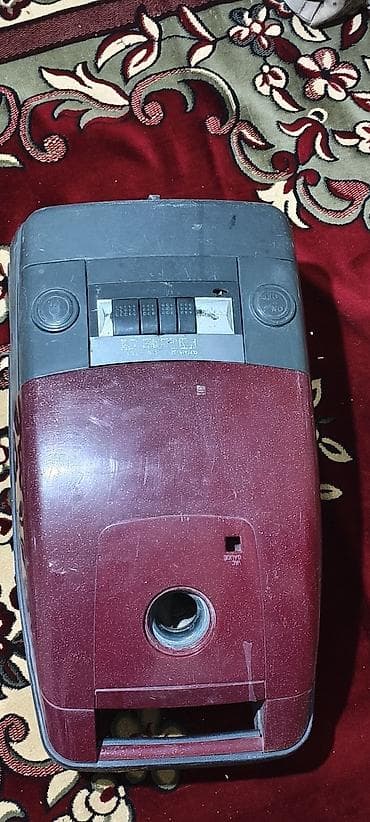 Пылесосы: Məhsul: Torbalı tozsoran (klassik tip) işləkdi Təsvir: - Korpus: bordo — 2