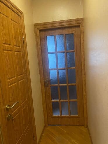 Şüşəli taxta otaq qapısı, hündürlük-2m, en-83,5 ədəd otaq 2 ədəd