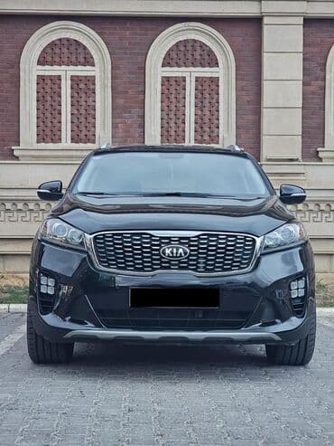 Kia Sorento – tam ölçülü ailəvi krossover • Kuzov: qara, parlaq xrom