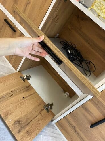 şırdan qiyməti: Düz TV altlığı, Polkalı, Laminat — 2