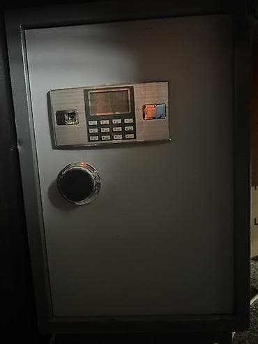 boş kasa: Elektron şifrəli seyf. Ölçülər en 42sm/dərinlik 39sm/hündürlük 70sm — 1