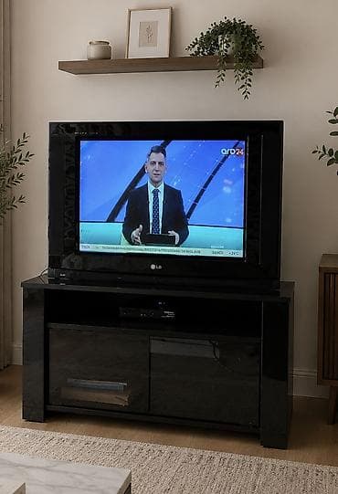 mini televizor: TV LG əla vəziyyətdə heç bir problemi yoxdur. 77 ekran təcili 45 man — 1