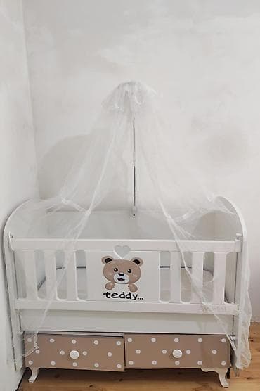 Uşaq mebeli: Oğlan və qız üçün, İşlənmiş, Dördbucaq, Beşik, Dəstsiz, Matras ilə, Yellənmə mexanizm ilə — 1