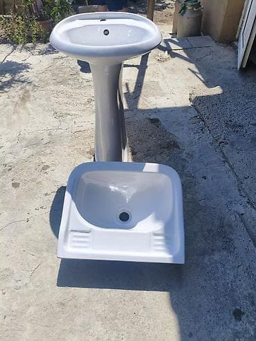 tulpan gulu: Ağ keramika əlüzüyü və pedestal lavabosu dəsti - Material: cilalanmış — 2