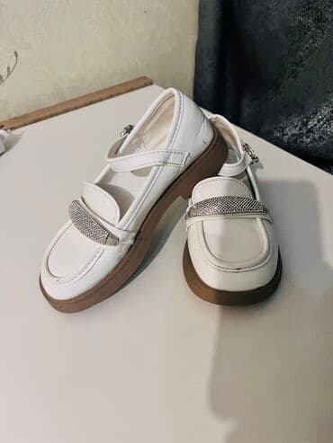 uşaq baletləri: 30 razmer 1 defe elıfba bayramına geyınılıb 30 azn alınıb 15 azn — 1