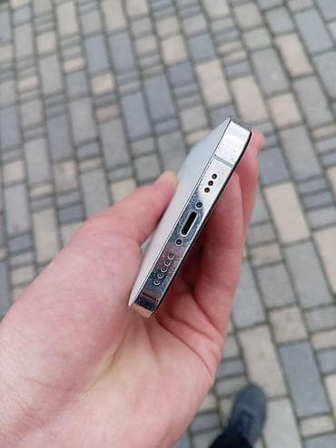 Məhsul: Smartfon (aşağı hissə görünüşü) Xüsusiyyətlər: - Kəskin