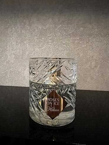 bos qutu: By Kilian Roses On Ice uniseks ətir Sadece 1 defe vurulub. Qutusu — 2