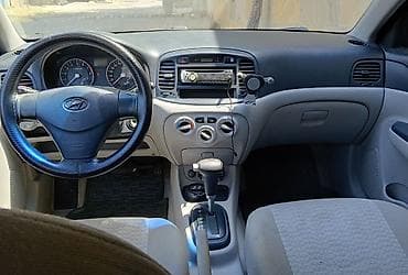 Avtomobil satışı: Hyundai Accent sedan – qara rəng - Kuzov: 4 qapılı sedan, qara rəng — 5