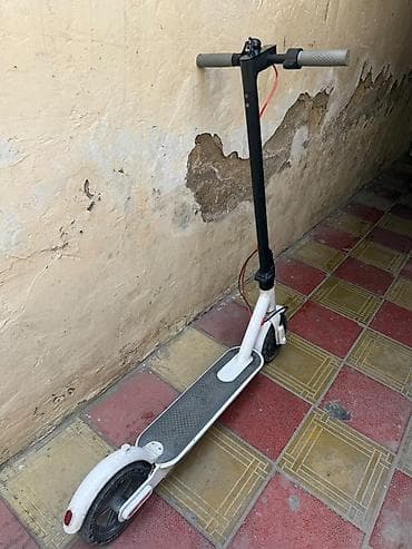 Elektrik nəqliyyatı: Elektrikli skuter – şəhərdaxili rahat hərəkət üçün kompakt model — 1