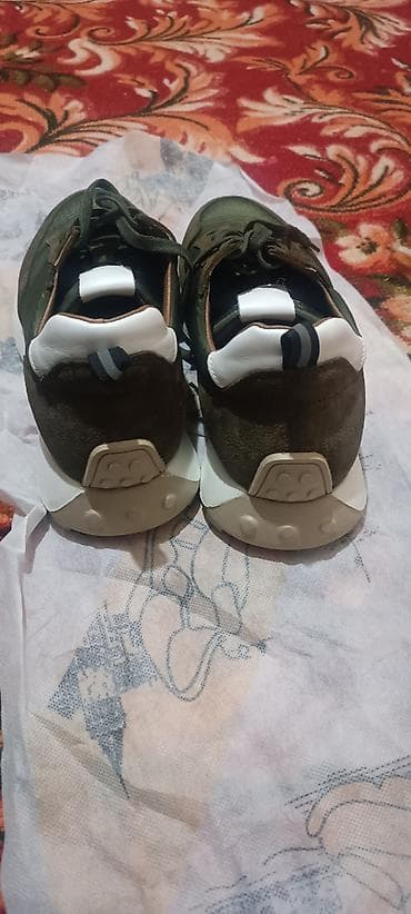 Ayaqqabılar: Türkiyədən gətirilib. 1 dəfə istifadə olunub. Ölçü 41 — 2