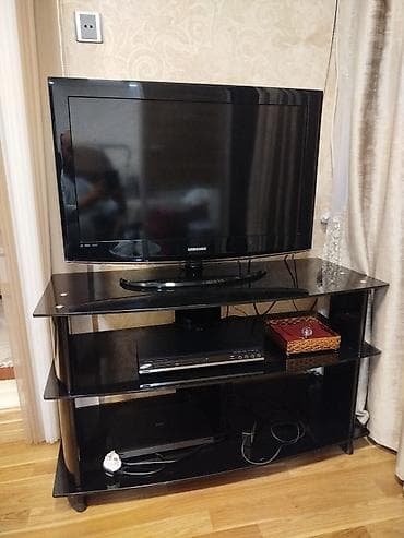 susta: Düz TV altlığı, Polkalı, Şüşəli — 2