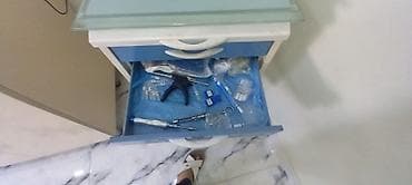 Stomatoloji alətlər dəsti - Çekmecəli şkafın içində