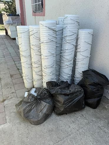 10 lt ve 8 lt vedreler 1 azn çox sayda sifarişde endrim olacaq — 1