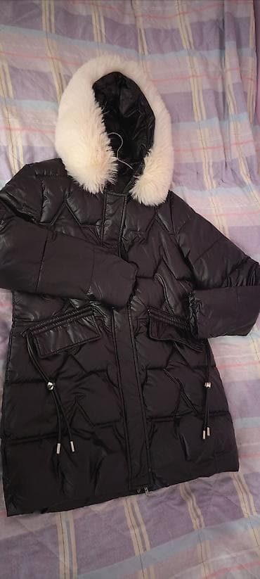 Qadın qış parka-kurtkası - Rəng: qara - Kapüşonlu; kapüşonun kənarı lalafo.az -da Qadın qış parka-kurtkası - Rəng: qara - Kapüşonlu; kapüşonun kənarı