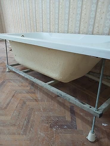 Qapılar və aksessuarlar: Akril vanna, metal karkas və tənzimlənən ayaqlı baza ilə — 2