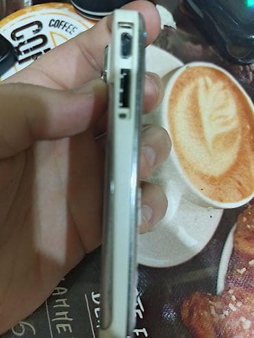 nokia e63: Nokia E72, < 2 GB Memory Capacity, rəng - Ağ, Düyməli — 2