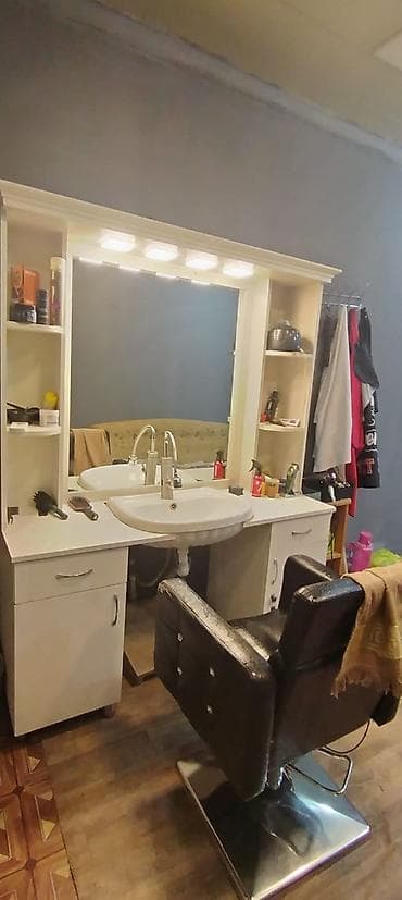 goran mebel: Peşəkar bərbər iş yeri dəsti - Geniş iş masası: İşıqlı böyük güzgü — 1