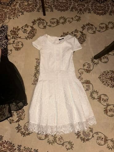 Dəstlər, kostyumlar: Qara rəngdə, yuxarı hissəsi ağ naxışlarla bəzədilmiş ziyafət donu — 2