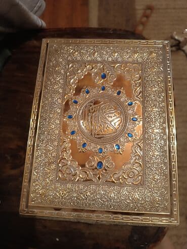 Müqəddəs kitabları və ya digər mühüm əşyaları sərgiləmək üçün nəzərdə