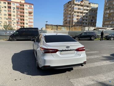 тойота камри 2012 цена: Təcili köçlə əlaqədar. Toyota Camry sedan — ağ rəng, geniş salon və — 10