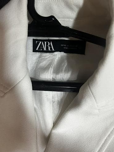 ZARA qadın blazeri – ağ rəng, ikiqat düyməli dizayn.- Model: ZARA — 3