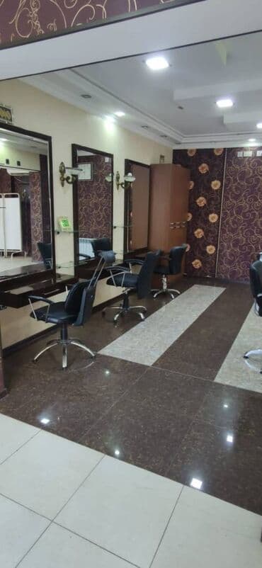 tendirxana icareye verilir 2025: Siyaqut şadlıq sarayının yanında, Maşinlarin və İnsanlarin hərəkətli — 2