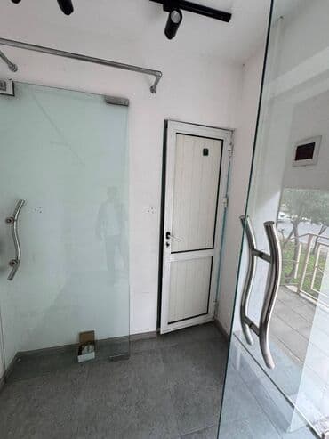 аренда офиса в бизнес центре баку: İCARƏYƏ OBYEKT! 🚨 📍 Gediş-gəlişin çox olduğu, əlverişli yerdə! ✅ EV — 3